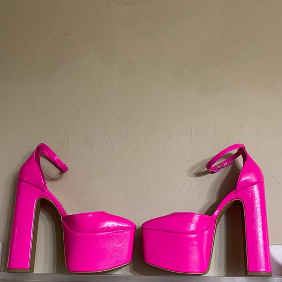 Heels - Picture 2 of 5